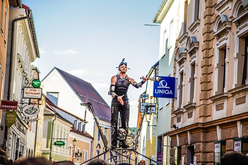 circus-3664415__340.jpg