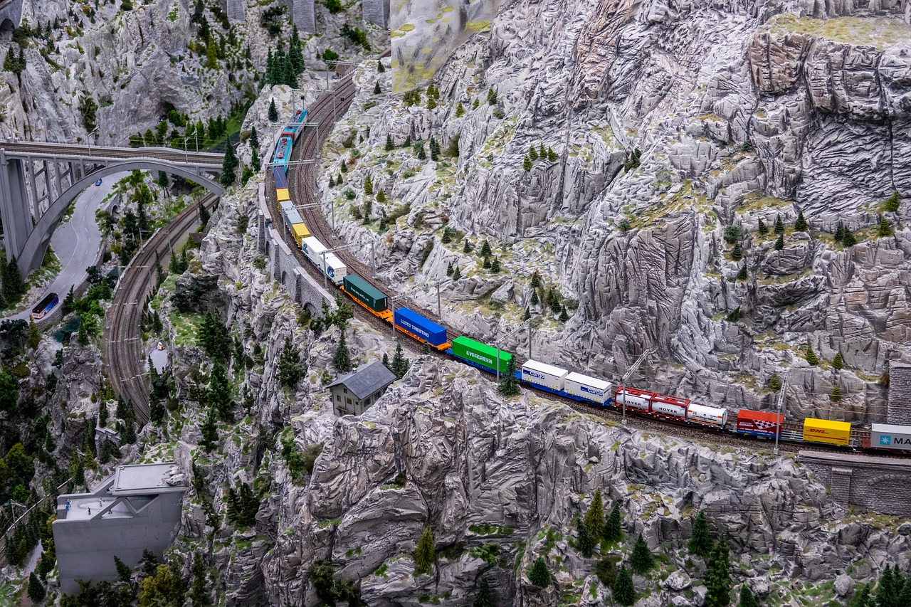 railroad-3518884_1280.jpg